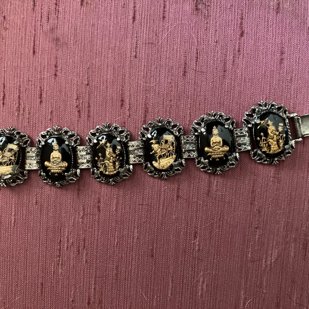 Vintage intaglio Asian glass art bracelet